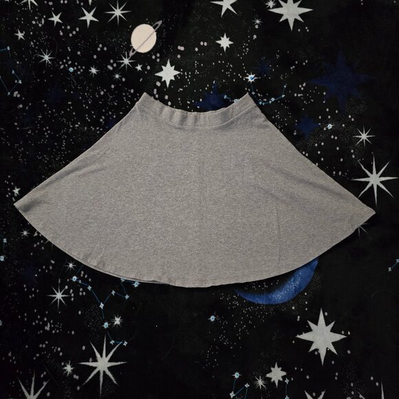 Small grey skirt - Picture 1 of 2